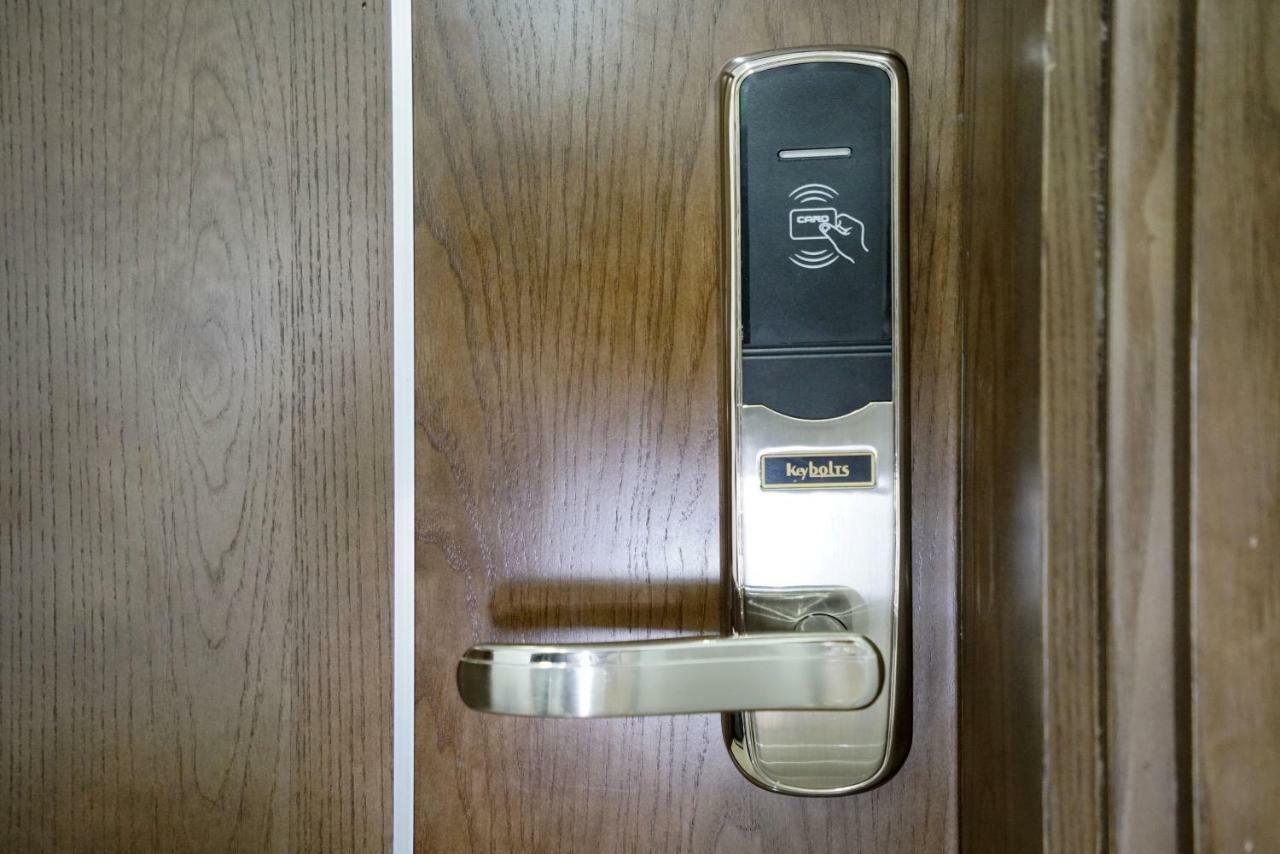 Lex Hotel Ха Лонг Екстериор снимка